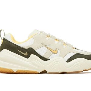 Women’s Nike Tech Hera Size 7.5 - Sail Olive